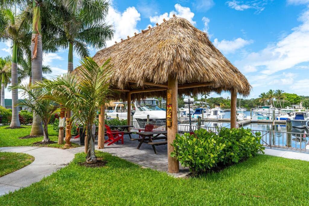 Waterfront, Pool, Tiki Bar & Grill, Gym, Location! Apartment ซาราโซตา ภายนอก รูปภาพ